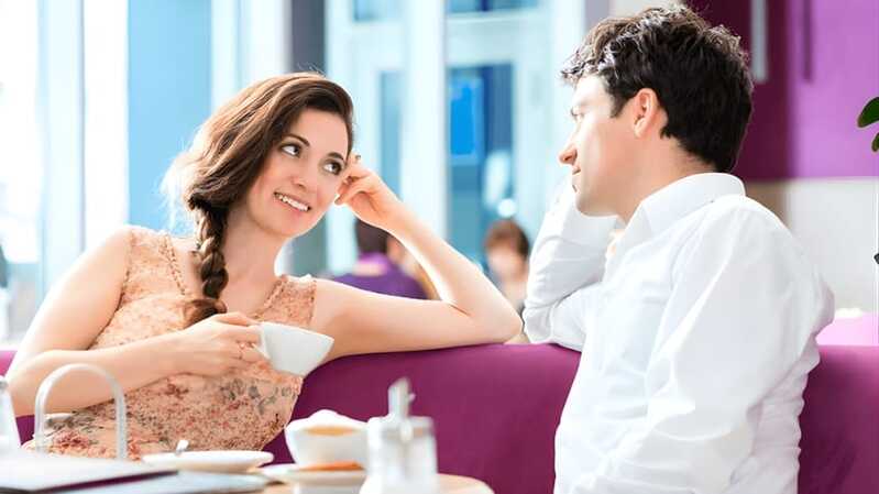 Mơ nói chuyện với người yêu cũ thường liên quan đến nhu cầu giải tỏa những điều chưa nói hết. 