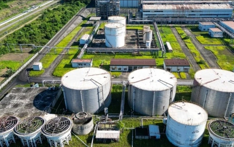 Giá xăng E10 biến động theo giá dầu thế giới, chi phí ethanol, thuế phí và chính sách điều hành trong nước. 